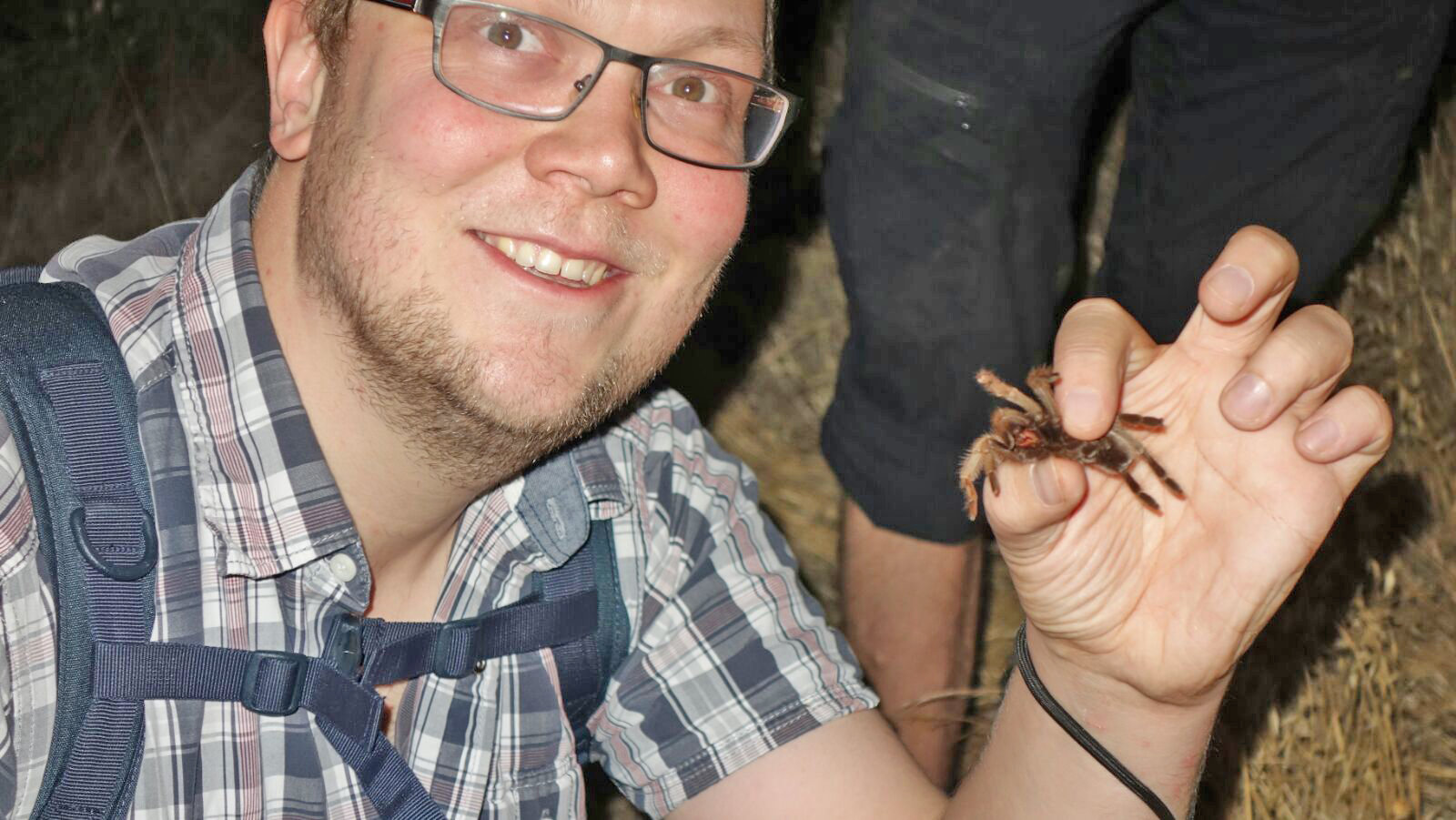 Henrik Krehenwinkel in Aktion Henrik Krehenwinkel beim Spinnenfang